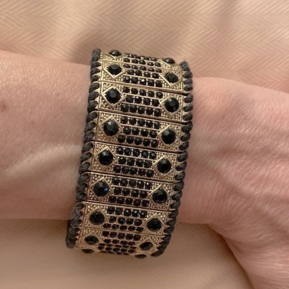 ✅Heavy stretch bracelet w/ black rhinestones in an antique  gold plating.
